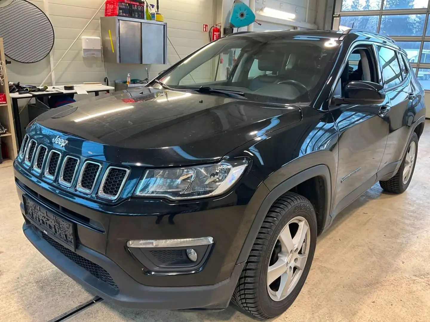 Jeep Compass Compass 2.0 M-Jet Longitude 4WD Schwarz - 1