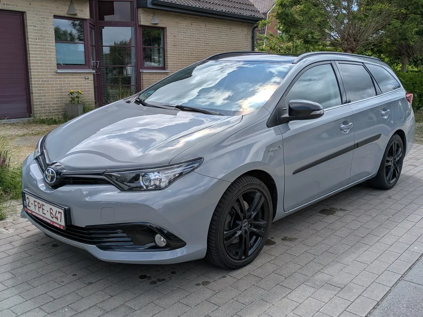 Toyota Auris Auris 1.8 VVT-i Hybrid Automatik TS Black Edition Grijs - 1