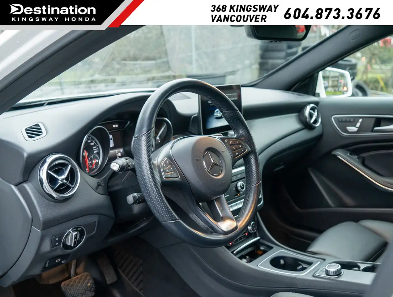 Mercedes-Benz GLA снимка Mercedes-Benz GLA
