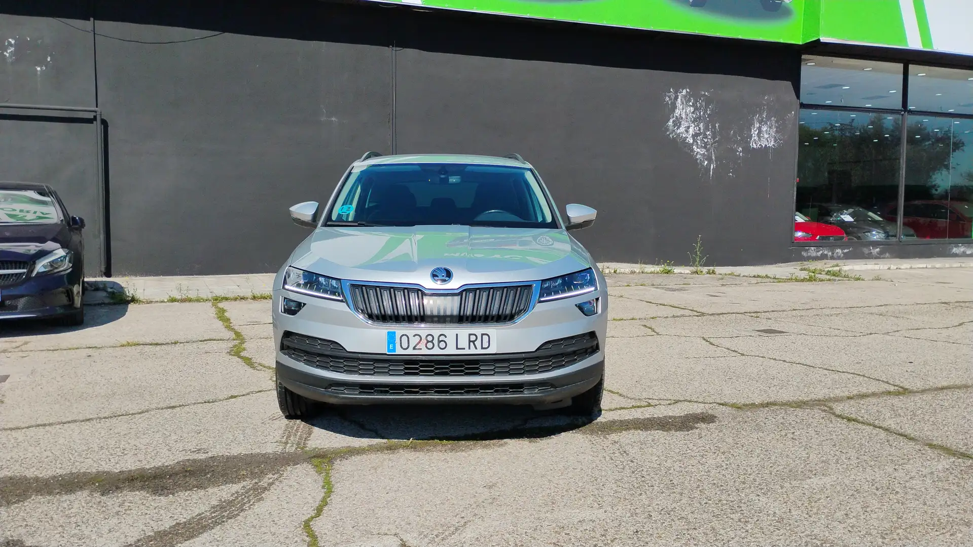 Skoda Karoq 2.0TDI Adblue Ambition 85kW Plateado - 2