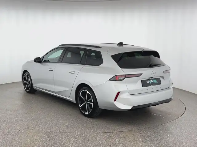 Opel Astra view 4