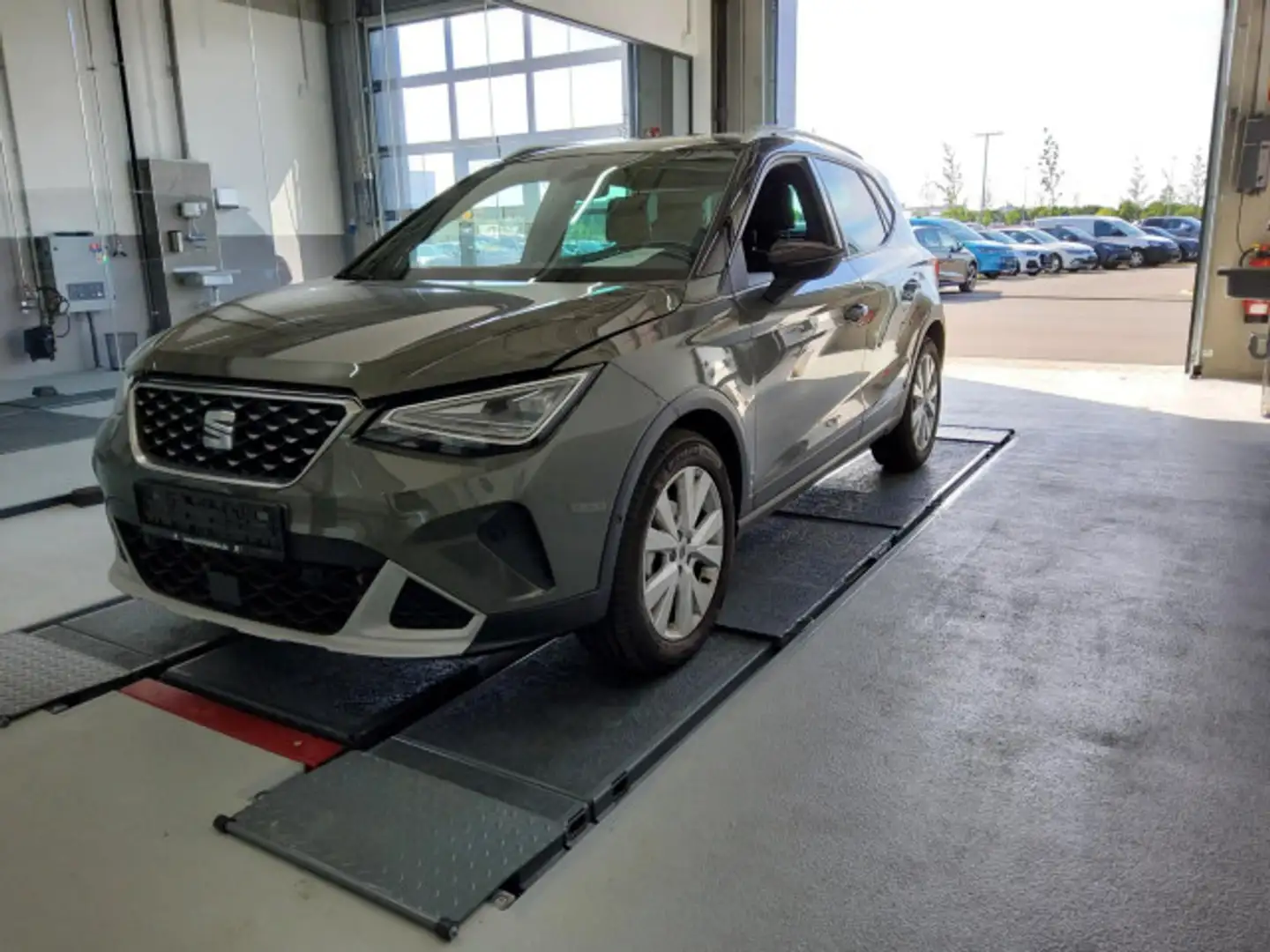 SEAT Arona Xperience 1.5 TSI DSG LED*VIRTUAL*ACC*17" Grau - 2