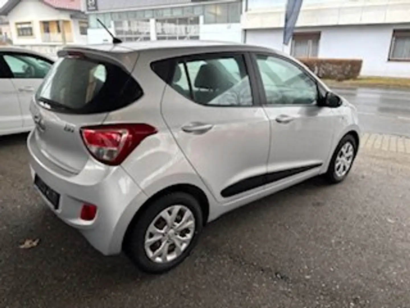 Hyundai i10 i10 1,0 Black Line Black Line Silber - 2