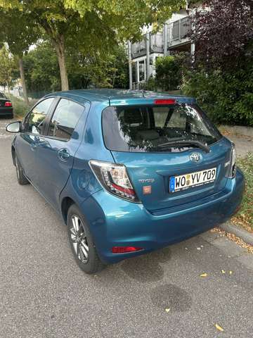Imagine Toyota Yaris 1.0 VVT-i Edition