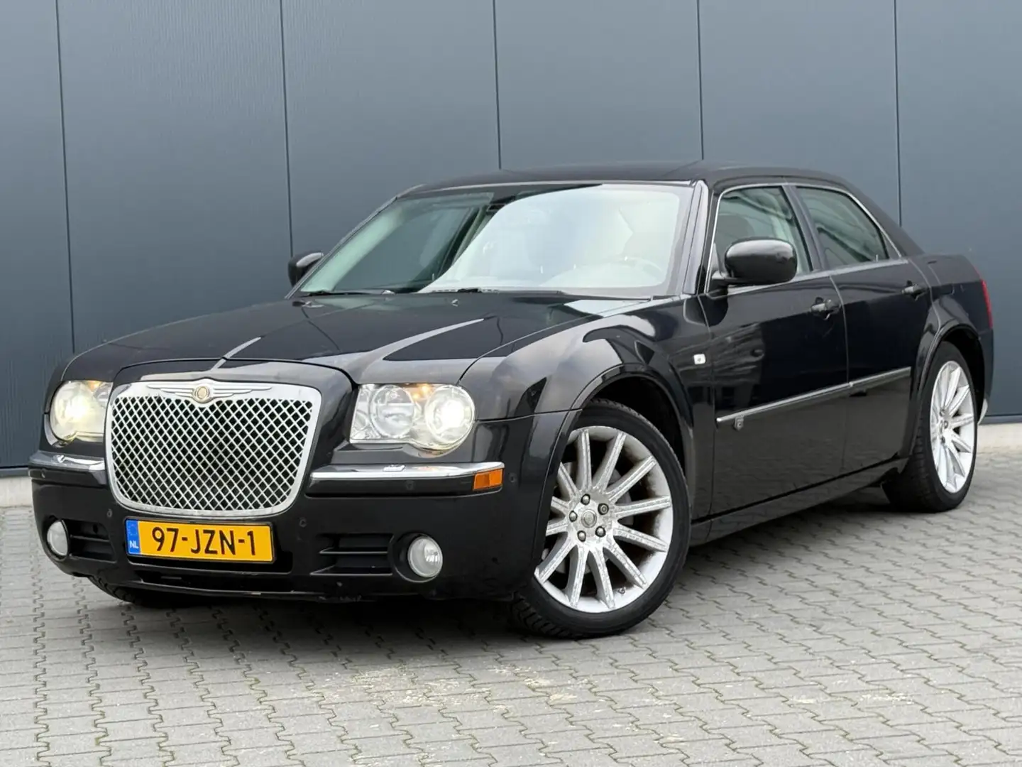 Chrysler 300C 3.0 V6 CRD SRT-Design Xenon - SRT Stoelen - Navi - Zwart - 1