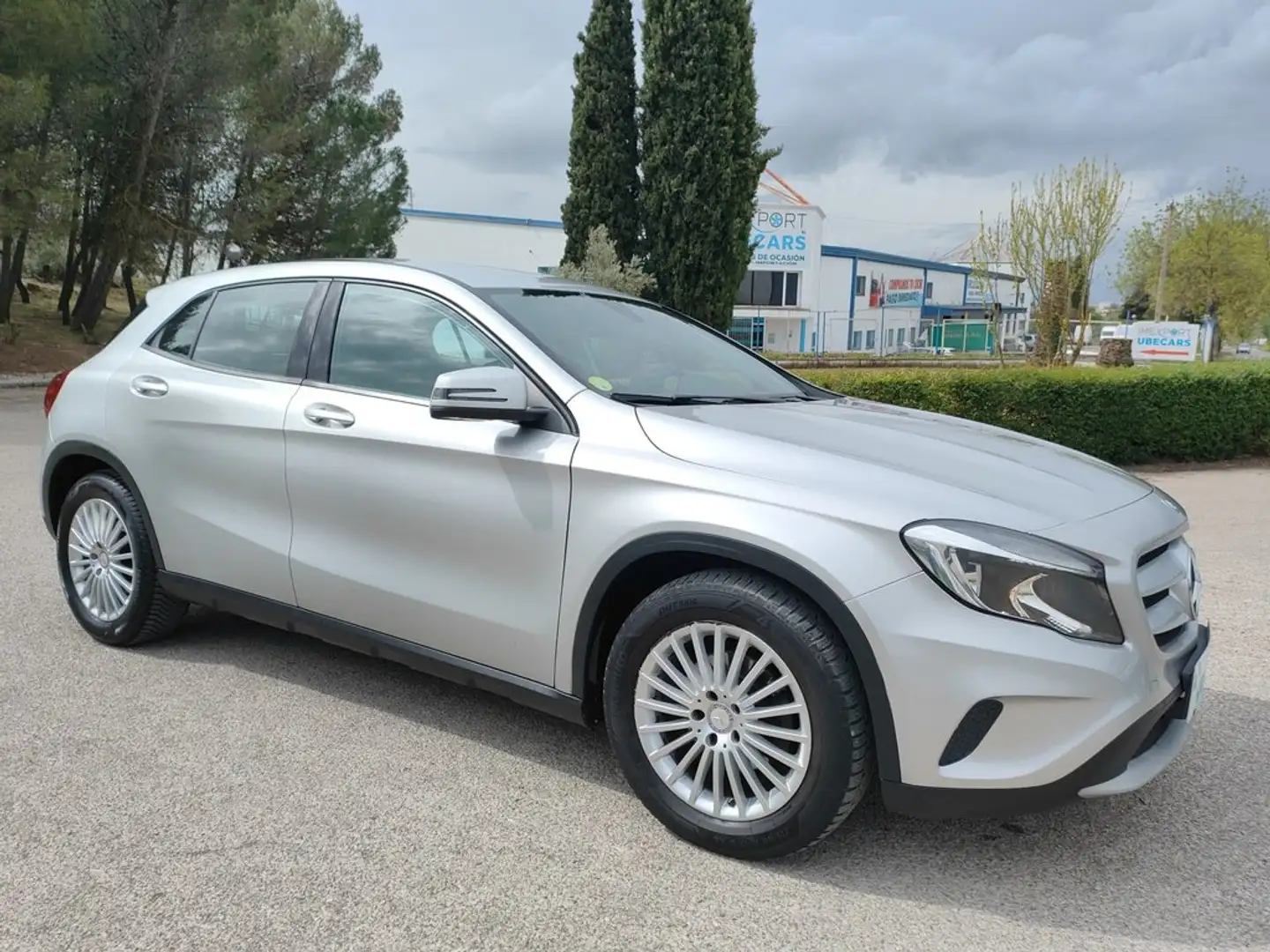 Mercedes-Benz GLA 200 200d Gris - 2