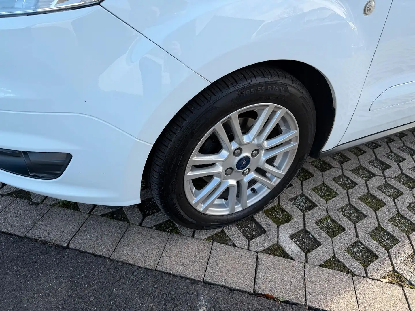 Ford Tourneo Courier Titanium AppLink+PDC+Rfkam+NAV Weiß - 2