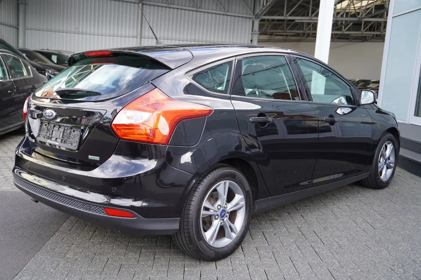 Ford Focus Lim. Sync Edition Klima/Sitzhzg/Euro 5 Schwarz - 2