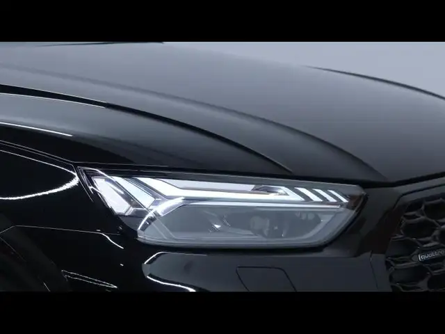 Audi Q5 view 8