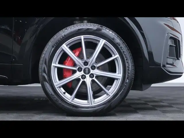 Audi Q5 view 10