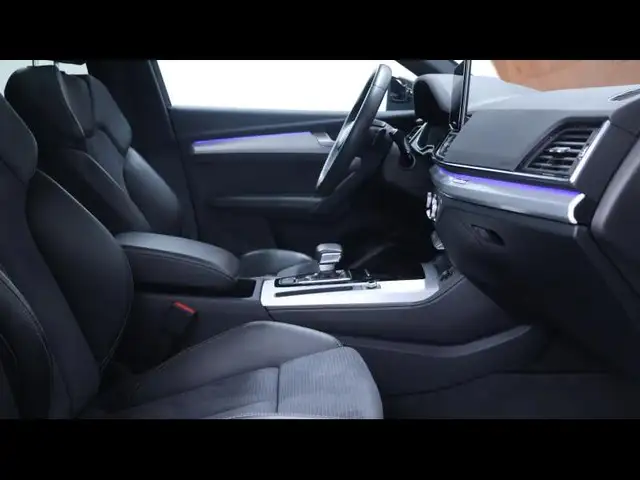 Audi Q5 view 11
