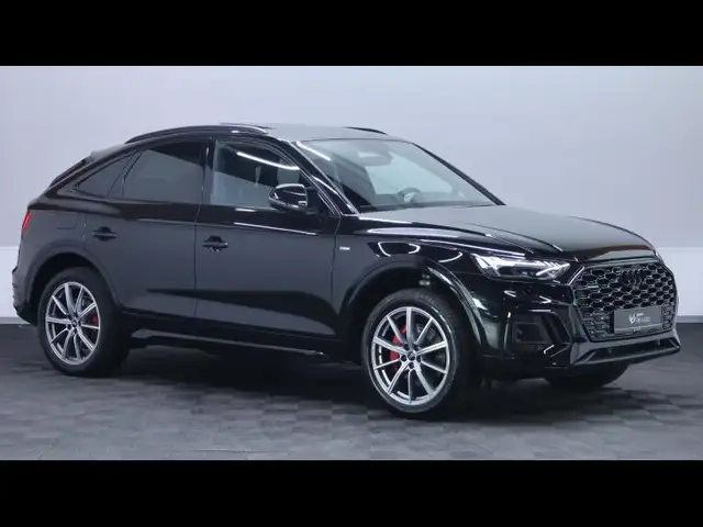 Audi Q5 view 3