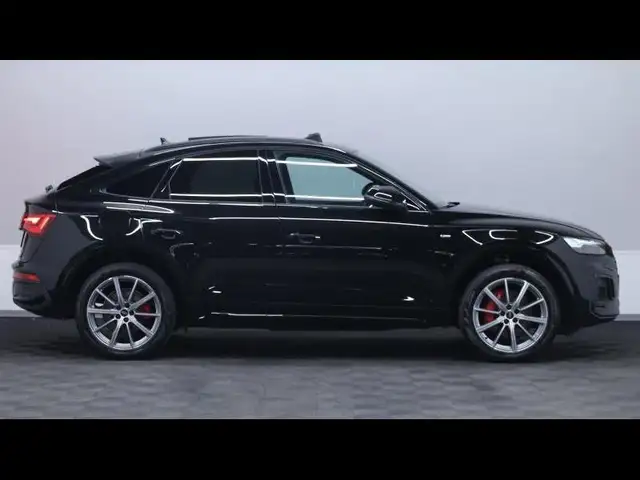 Audi Q5 view 4