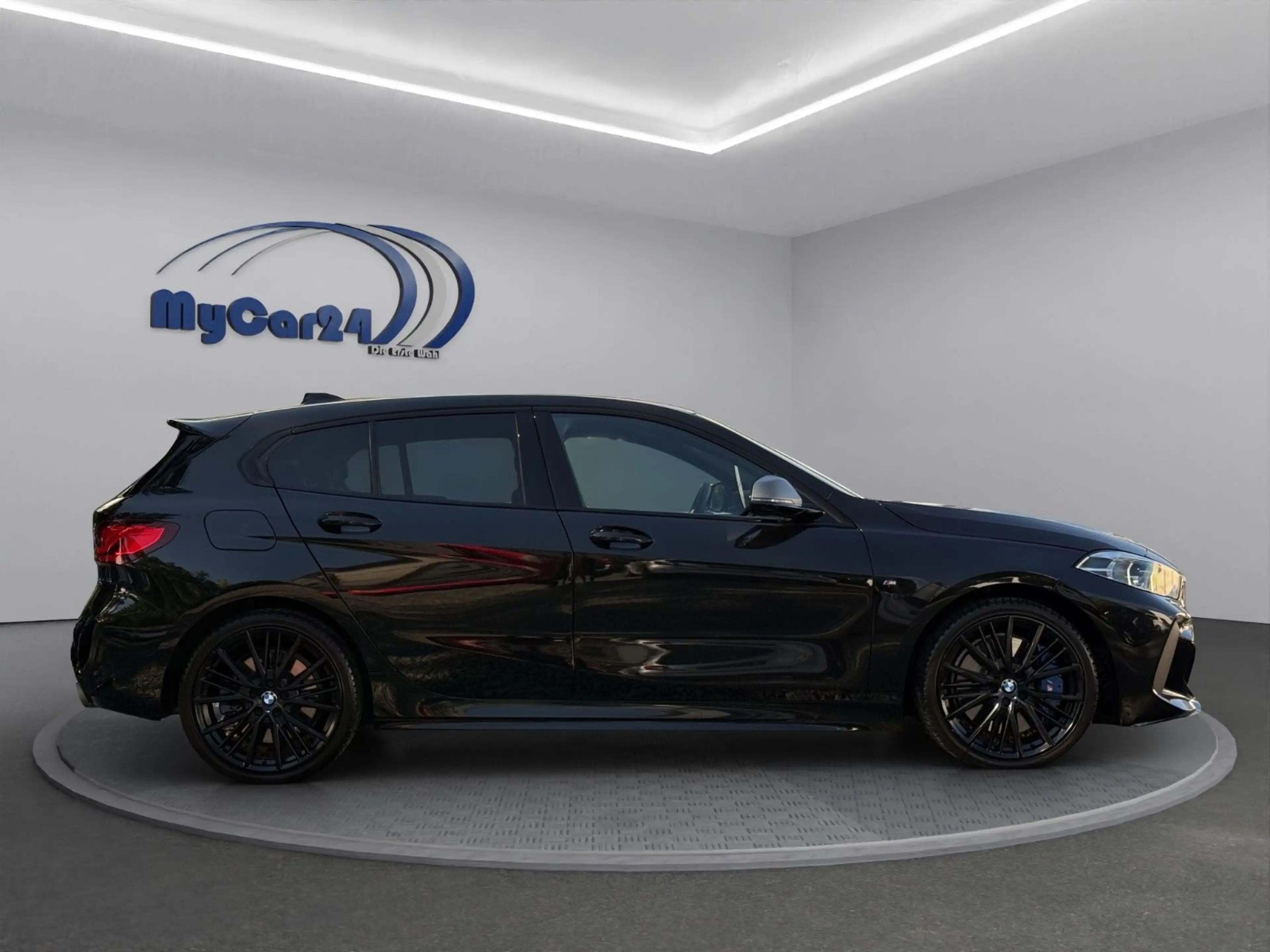 BMW 135 i xDrive°Shadow°HeadUp°Leder°LenkradHZG°LED — photo 14
