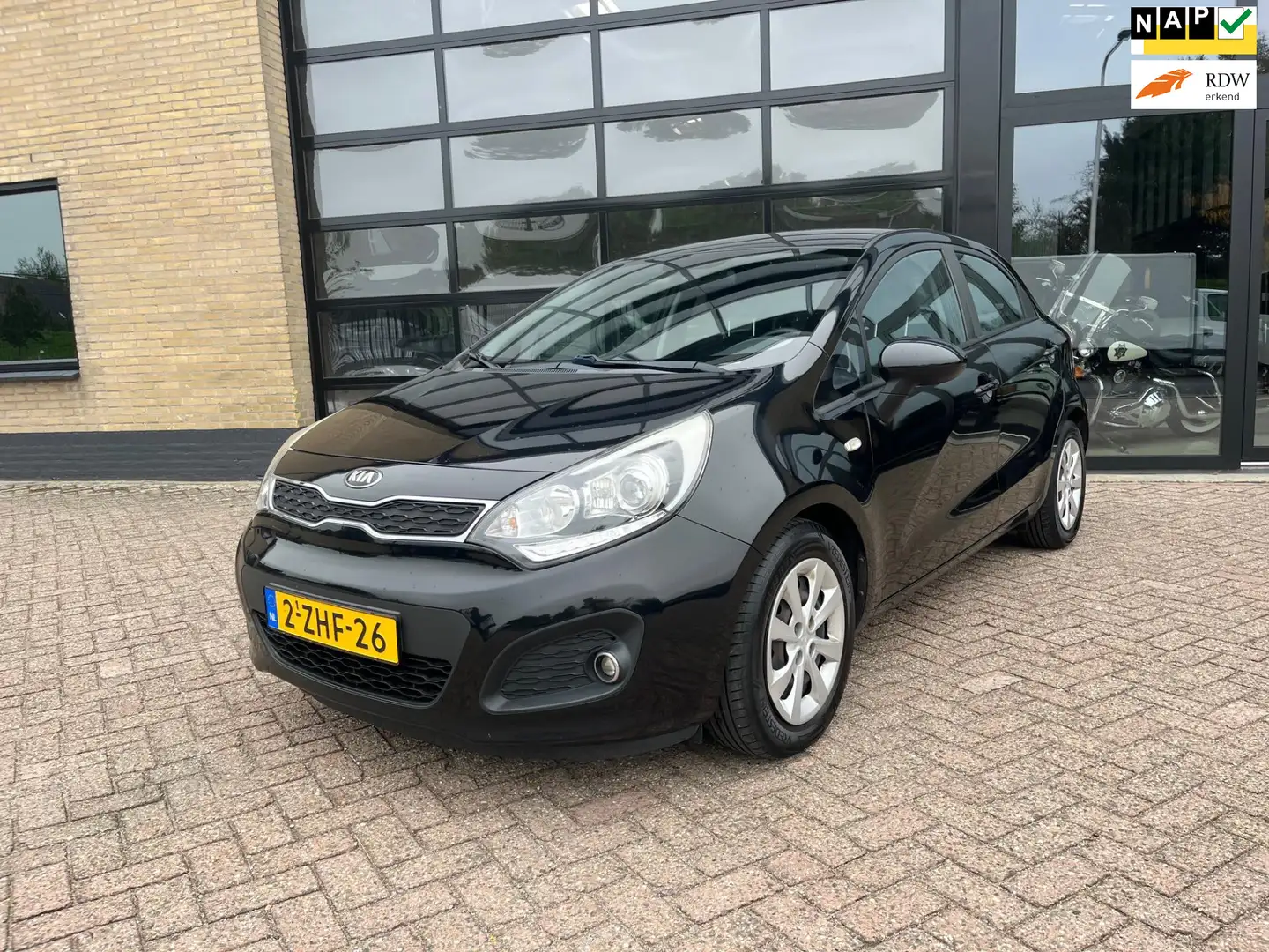 Kia Rio 1.2 CVVT BusinessLine, Airco, Cruise control Zwart - 1