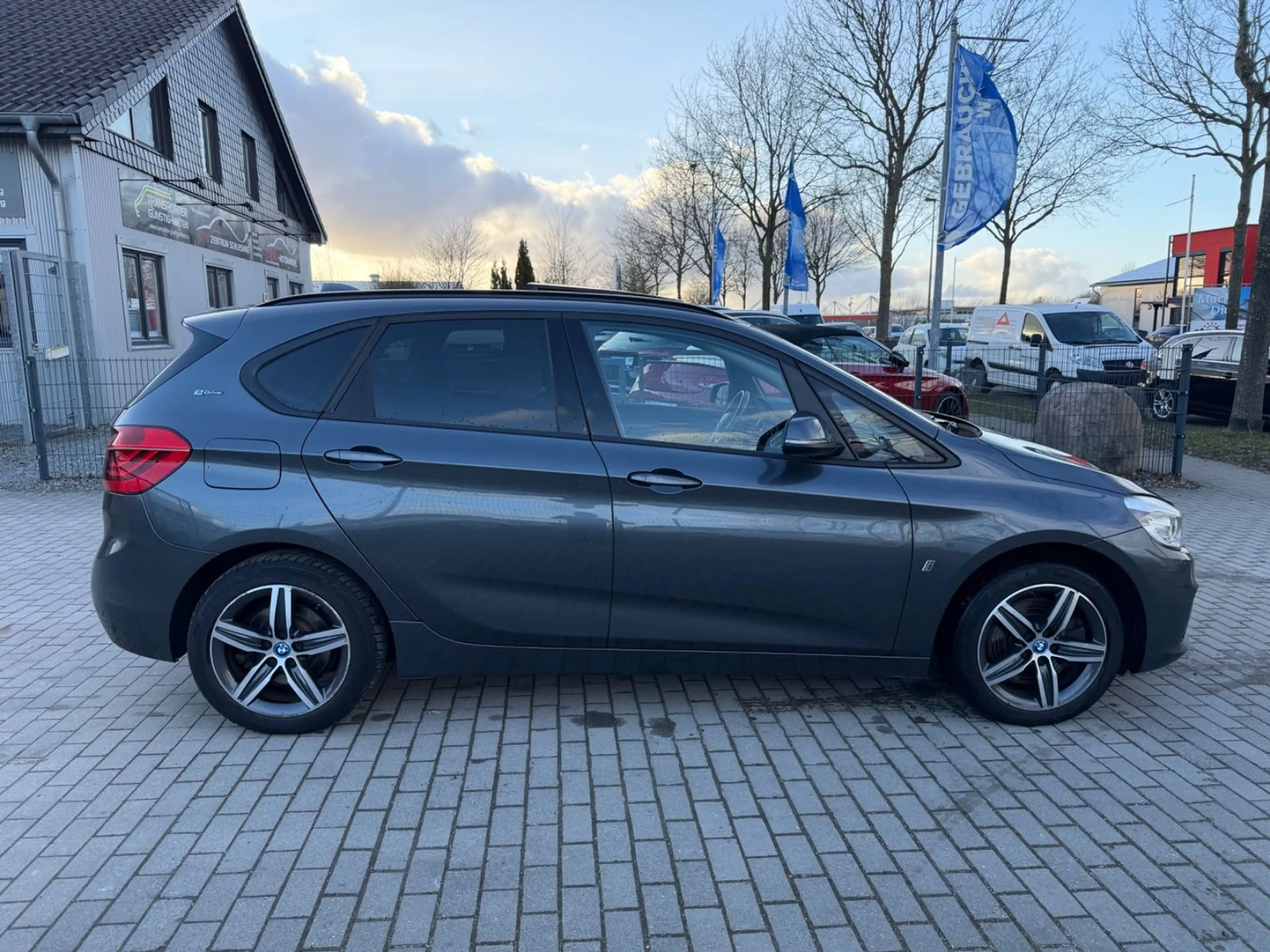 BMW 225 xe Active Tourer Sport Line Pano LED HuD Kame — photo 4