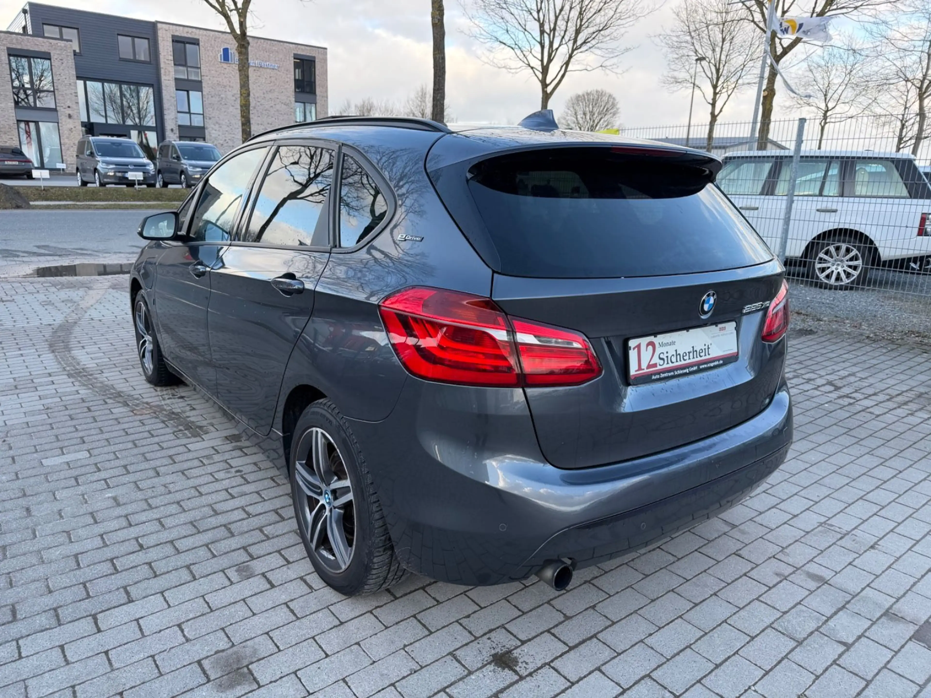 BMW 225 xe Active Tourer Sport Line Pano LED HuD Kame — photo 9