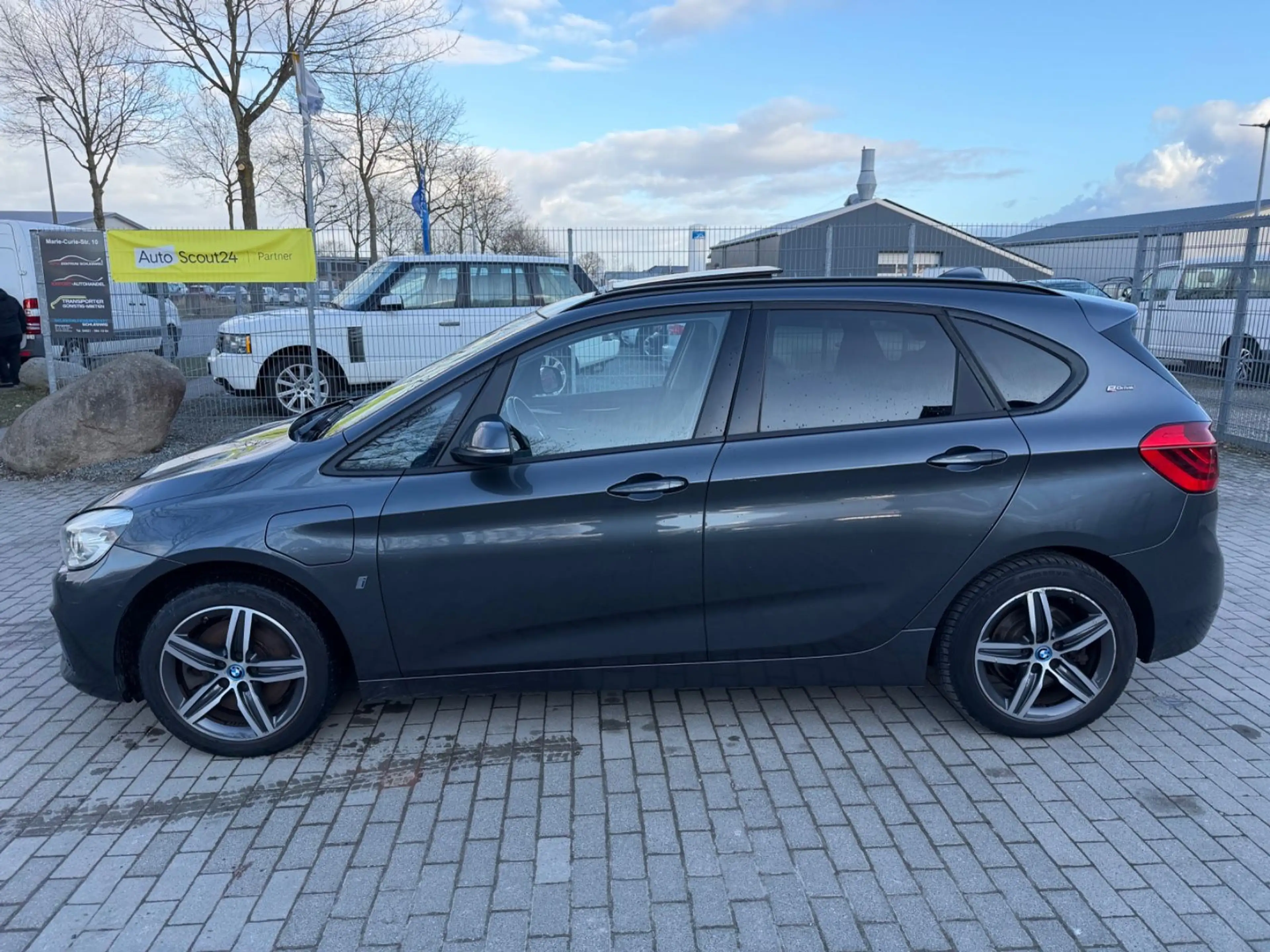 BMW 225 xe Active Tourer Sport Line Pano LED HuD Kame — photo 10