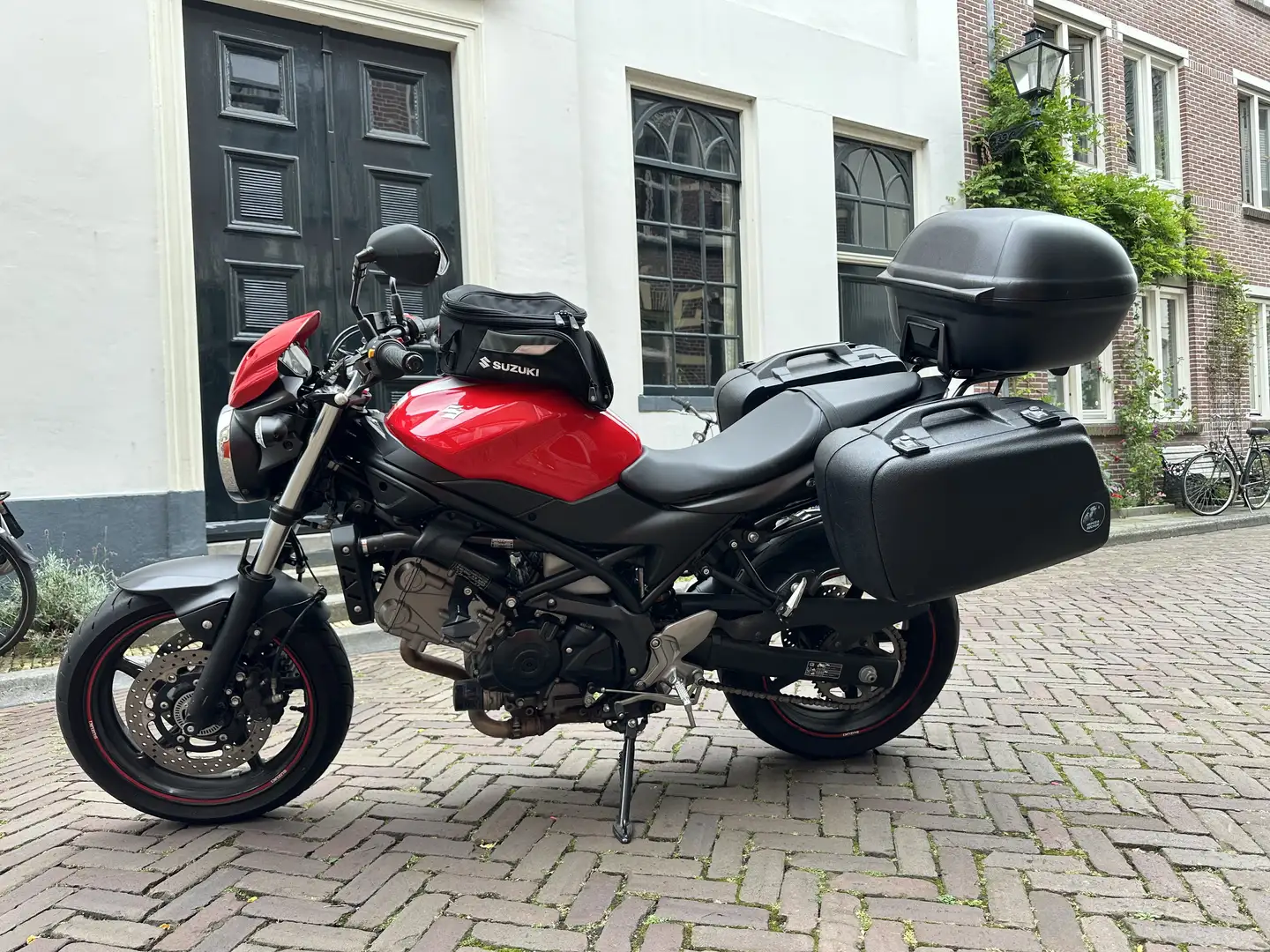 Suzuki SV 650 Suzuki SV 650 A2 8100km inc. kofferset en tanktas Rojo - 1
