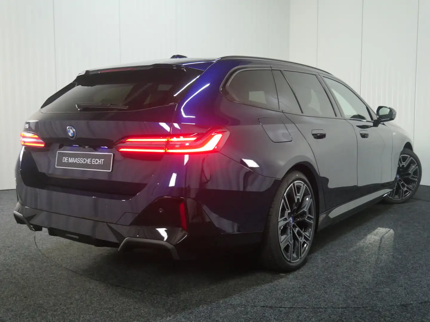 BMW i5 eDrive40 M Sport / Panoramadak / Trekhaak / Stoelv Blauw - 2