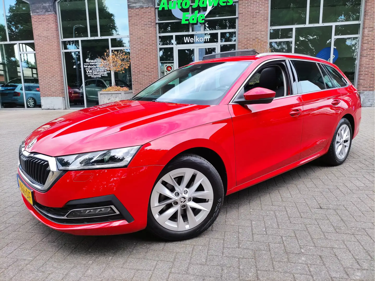 Skoda Octavia Combi 1.5 TSI First Edition Panoramadak - Wegklapb Rood - 2