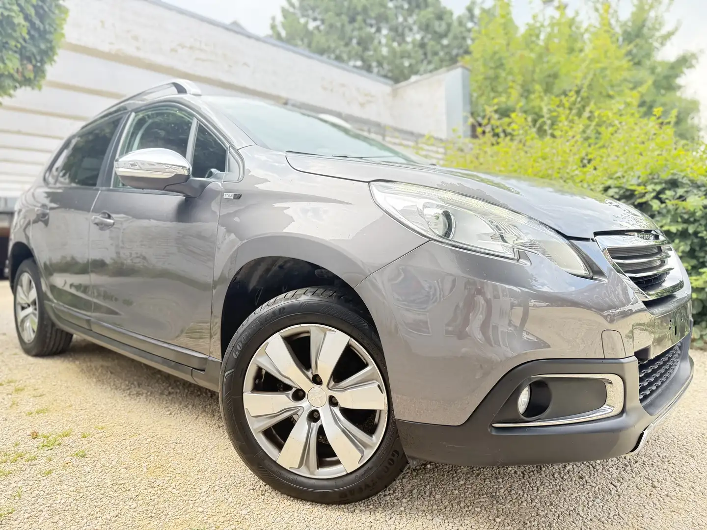 Peugeot 2008 1.2i PureTech Allure S Gris - 1