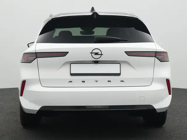 Opel Astra view 4