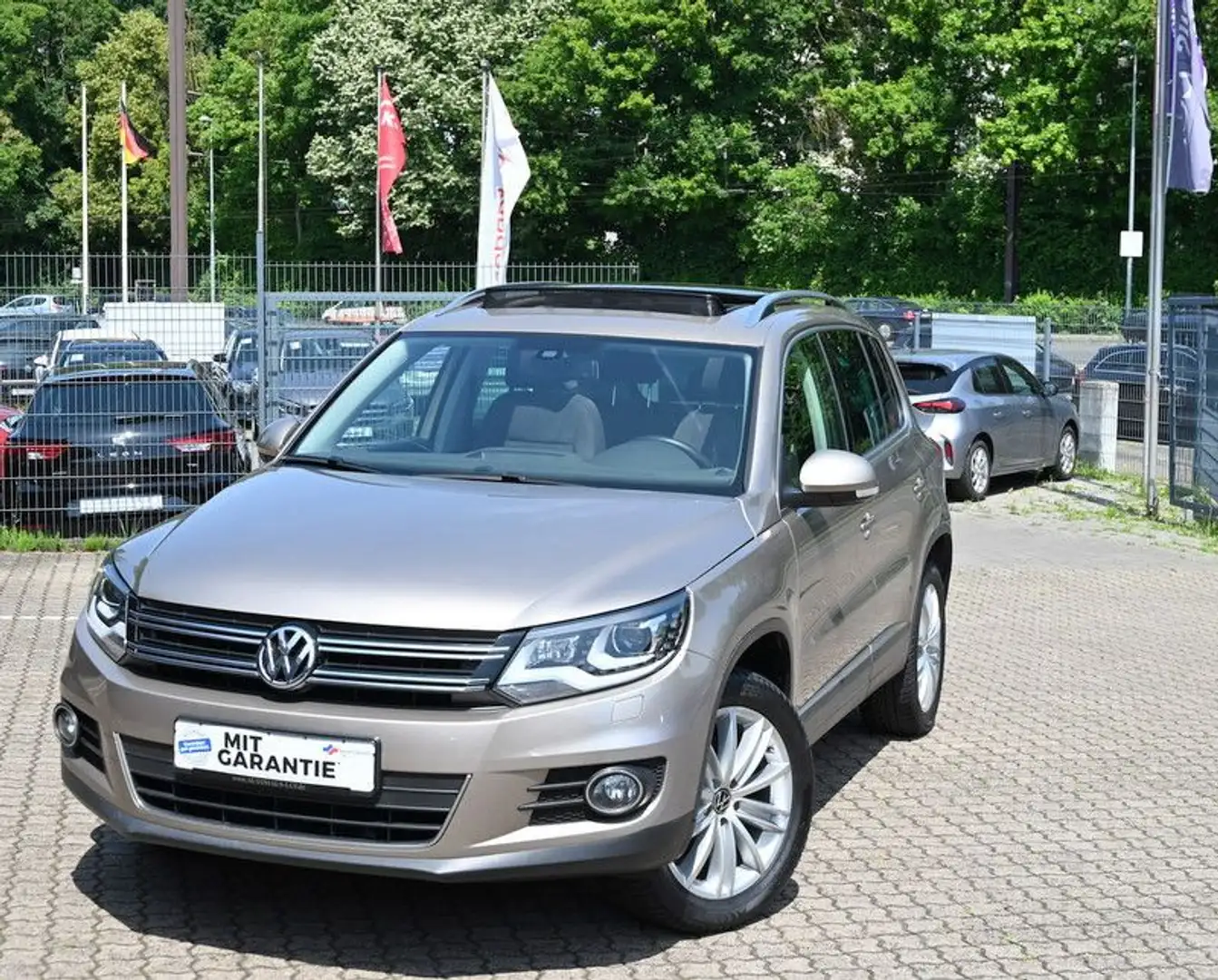 Volkswagen Tiguan 2.0 TSI Sport & Style 4Motion Pano Navi Beige - 1