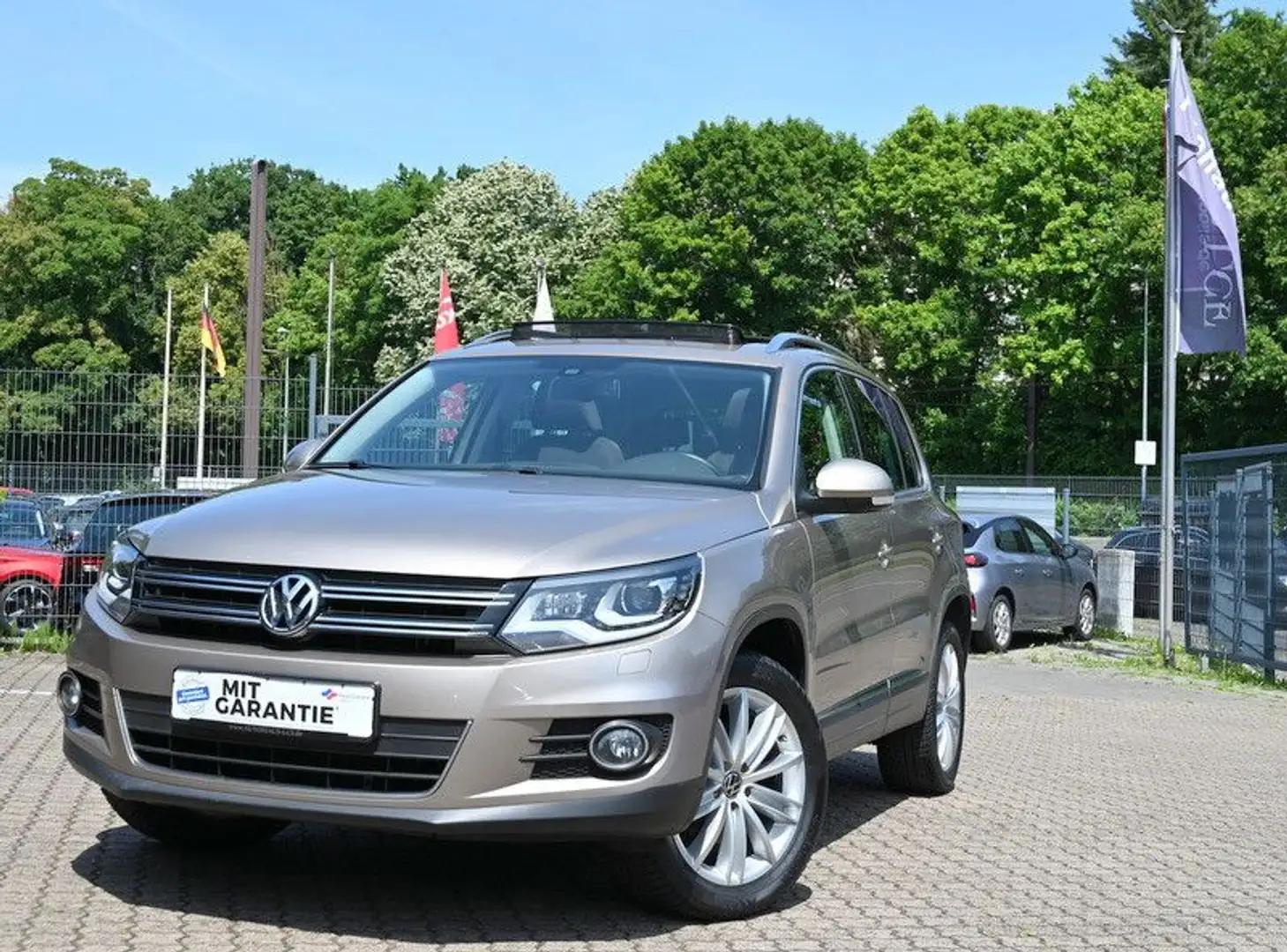 Volkswagen Tiguan 2.0 TSI Sport & Style 4Motion Pano Navi Beige - 2