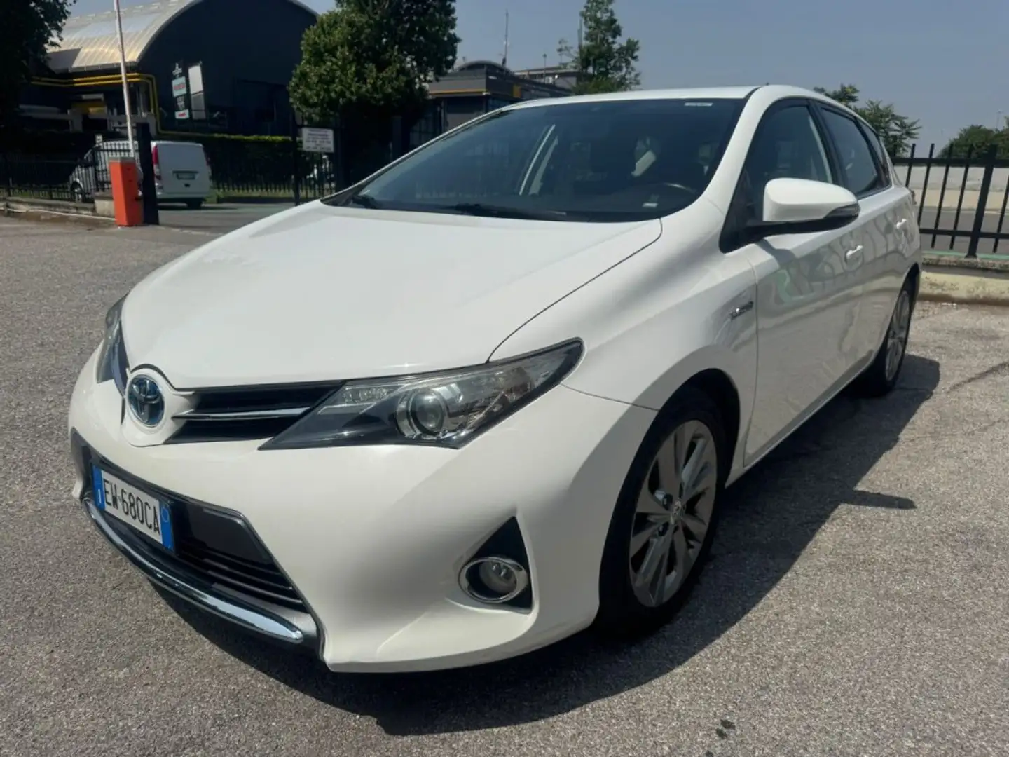 Toyota Auris 1.8 Hybrid Lounge Bianco - 1