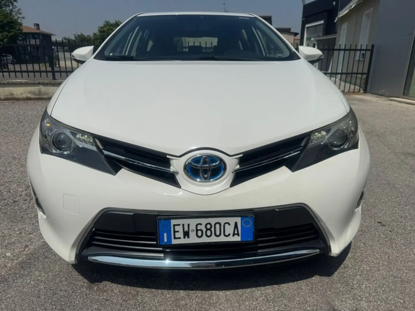 Toyota Auris 1.8 Hybrid Lounge Bianco - 2