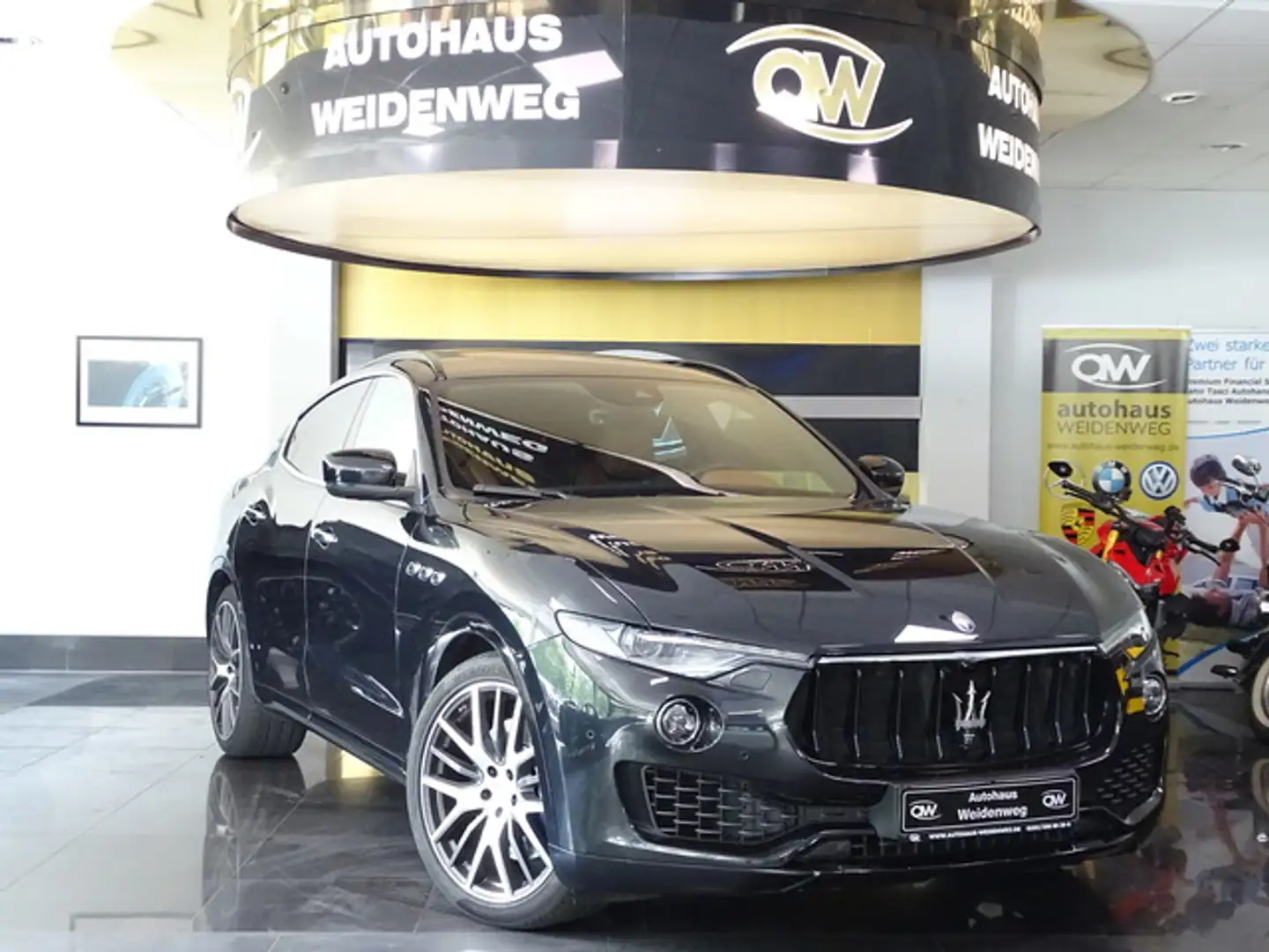 Maserati Levante SQ4 Pano Navi Luft H&K Cam DeutFzg 1Hand Black - 1