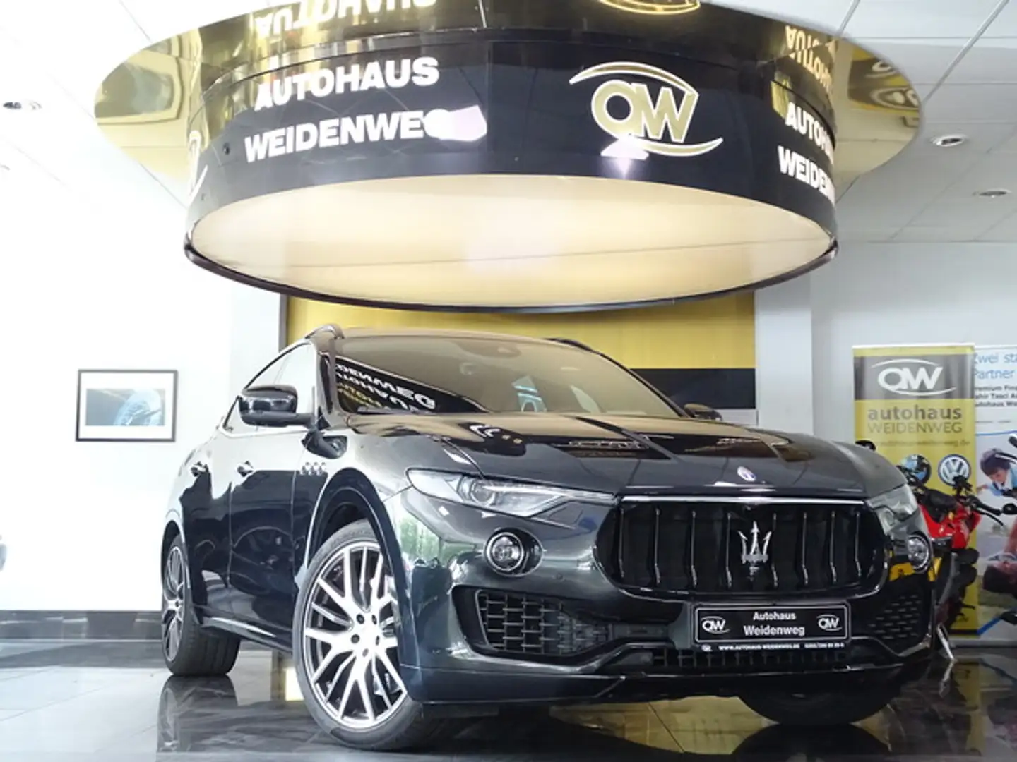 Maserati Levante SQ4 Pano Navi Luft H&K Cam DeutFzg 1Hand Black - 2