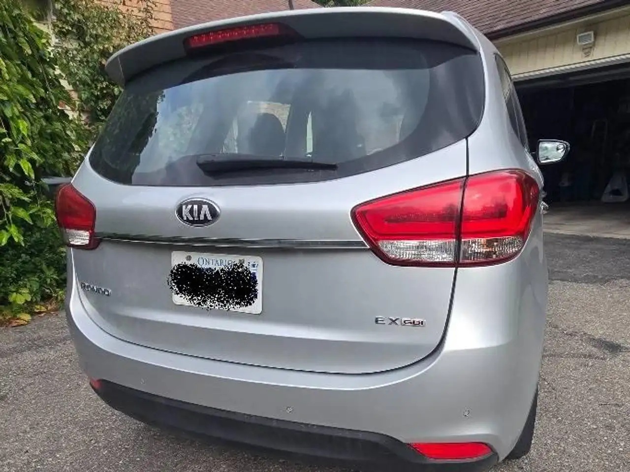 Kia Rondo снимка Kia Rondo