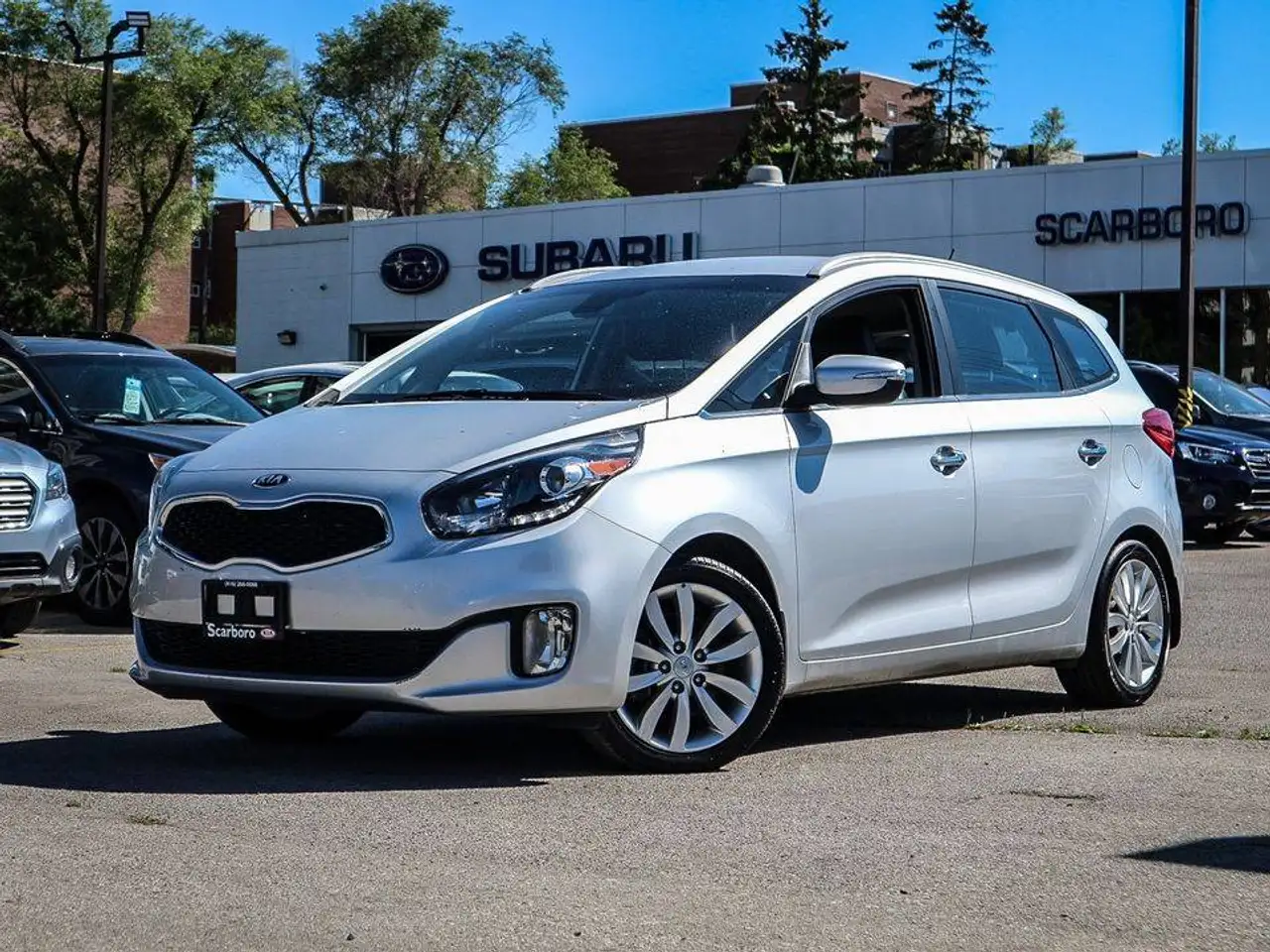 Kia Rondo снимка Kia Rondo
