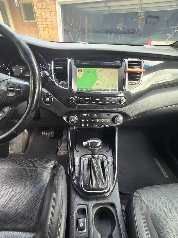 Kia Rondo снимка Kia Rondo