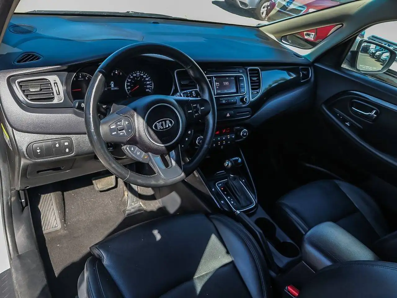 Kia Rondo снимка Kia Rondo
