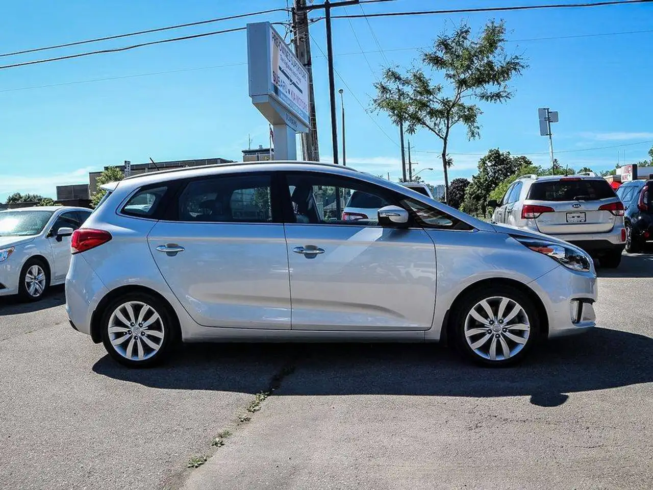 Kia Rondo снимка Kia Rondo