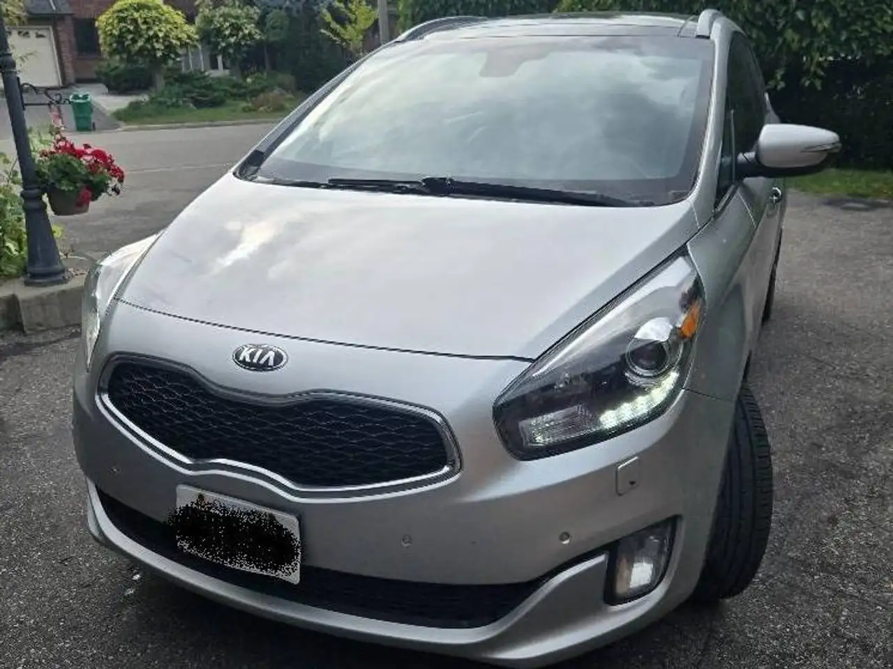 Kia Rondo снимка Kia Rondo