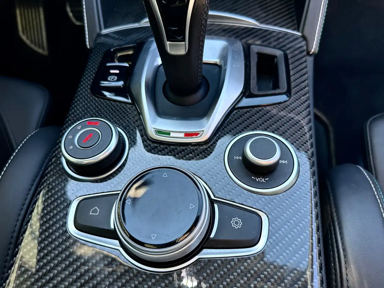 Alfa Romeo Stelvio 2021 — фото 10