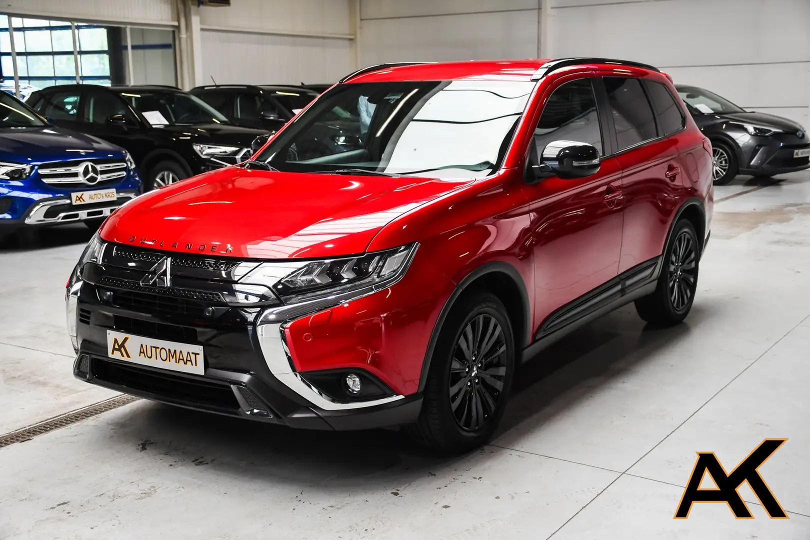 Mitsubishi Outlander 2.0i 2WD Blackline CVT Automaat - NAVI / TREKHAAK Rood - 1