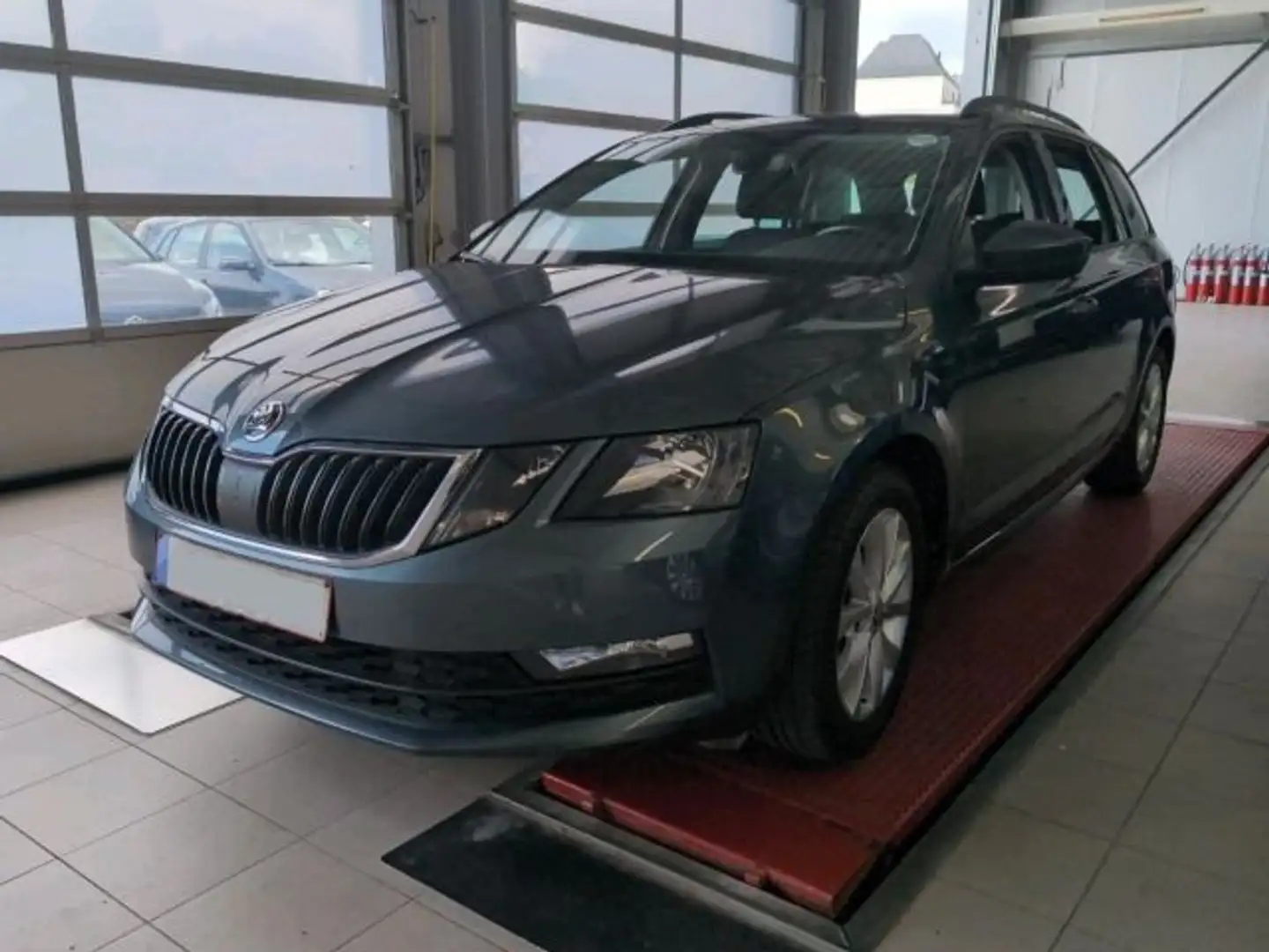 Skoda Octavia 3 III Combi 1.6 TDI Ambition NAVI/SITZHZ Grau - 2