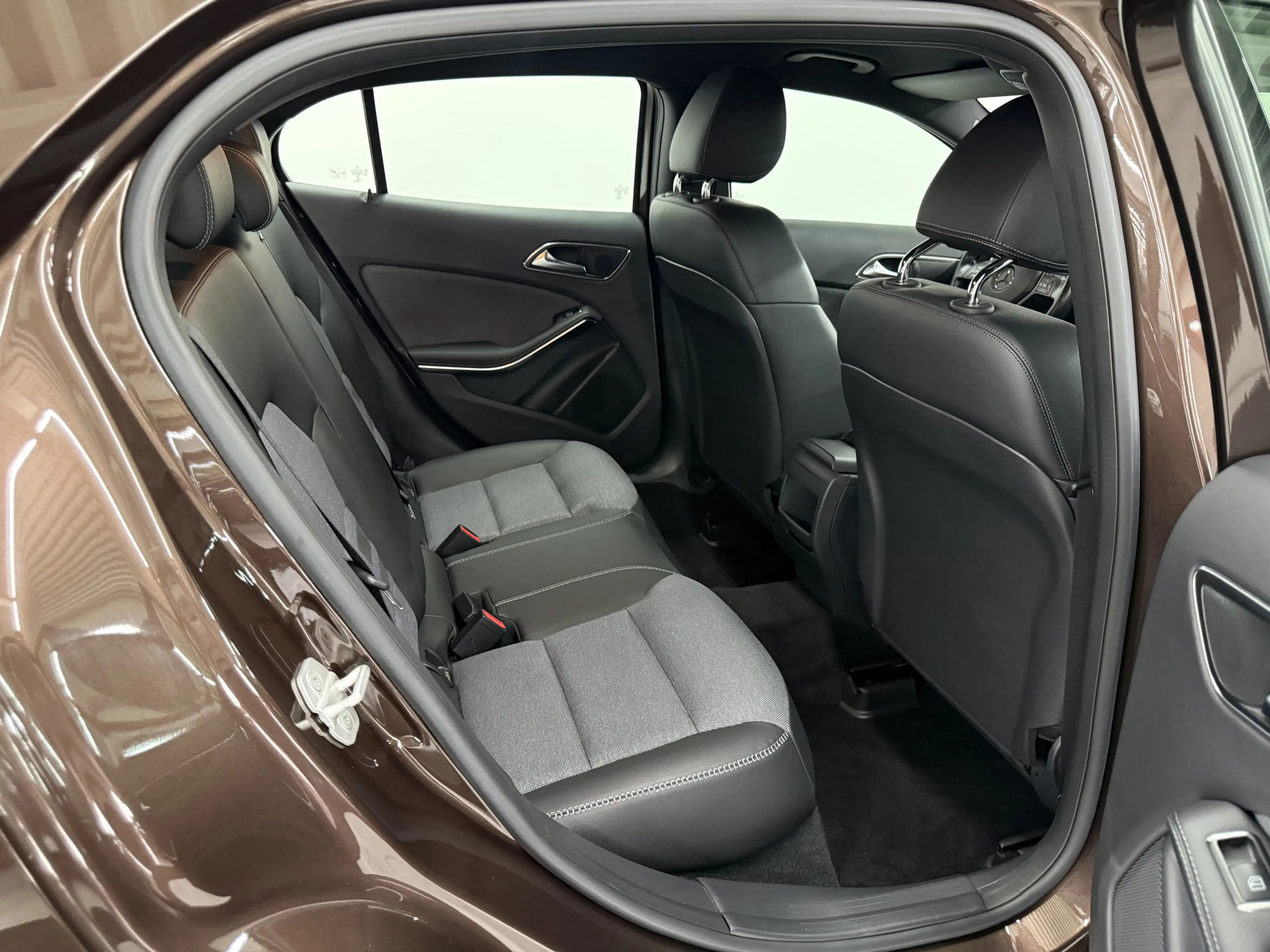 Mercedes-Benz GLA 200 GLA 200 T-Leder HU Service neu Bluetooth — photo 14