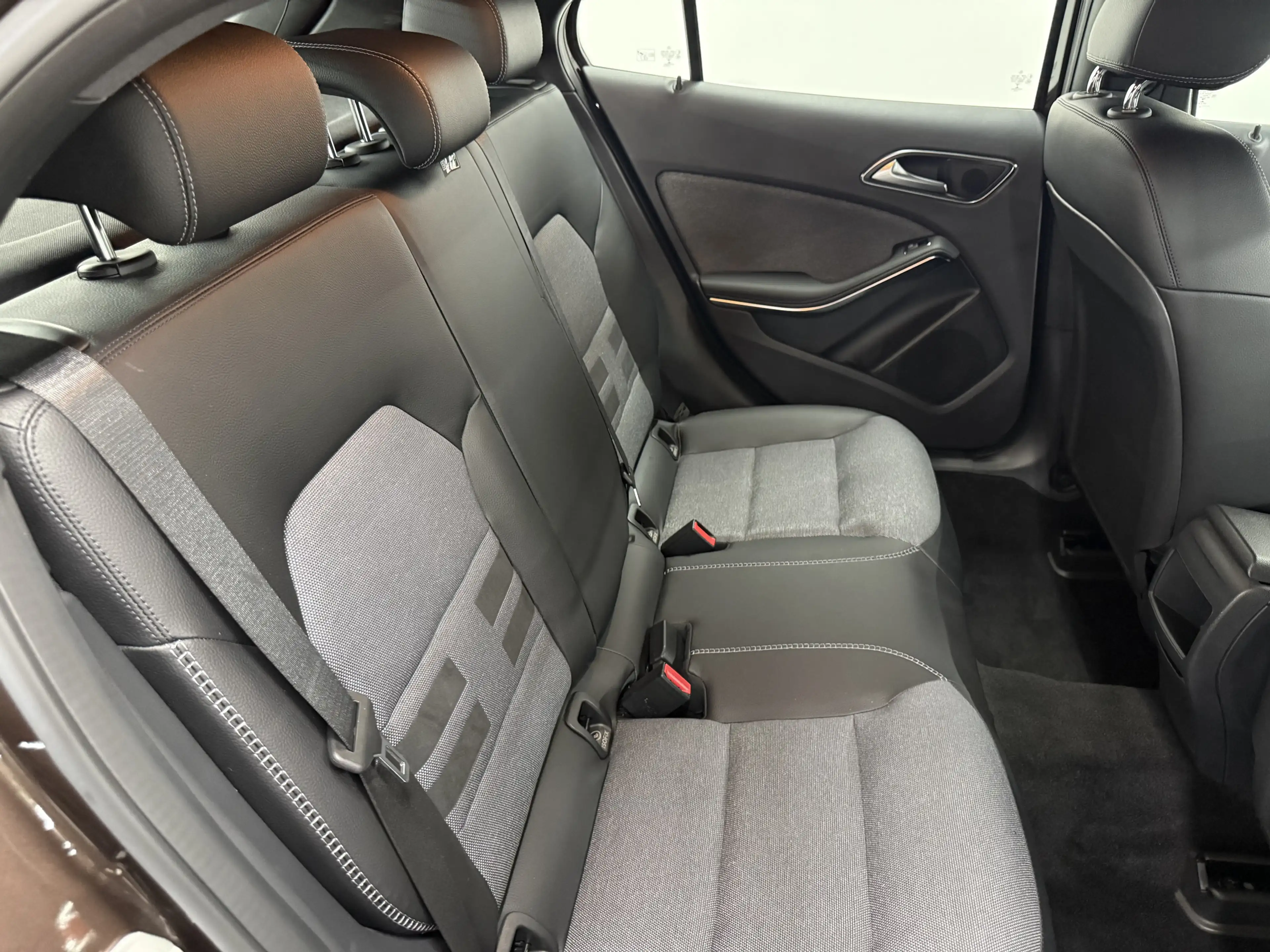 Mercedes-Benz GLA 200 GLA 200 T-Leder HU Service neu Bluetooth — photo 15