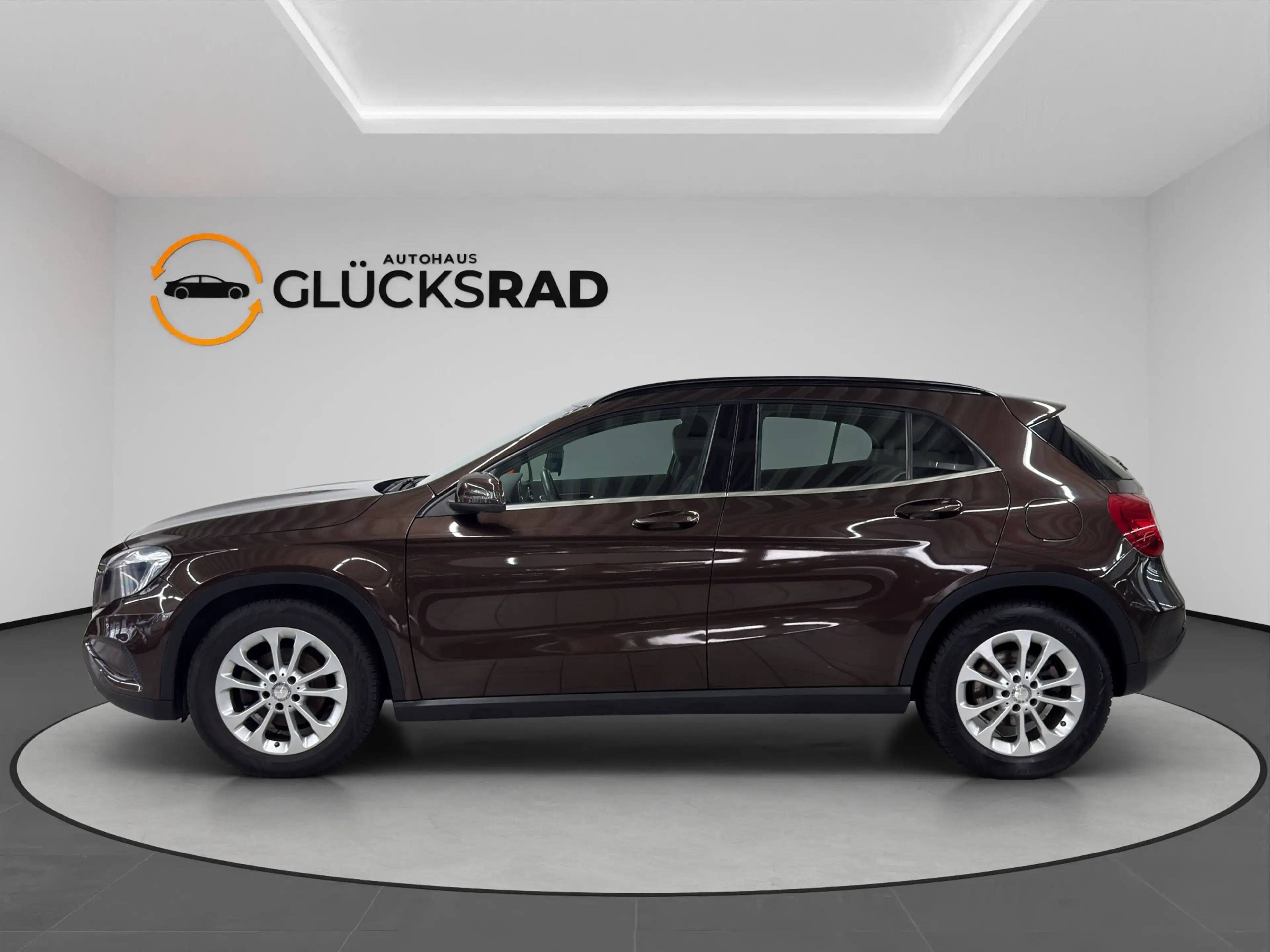 Mercedes-Benz GLA 200 GLA 200 T-Leder HU Service neu Bluetooth — photo 2