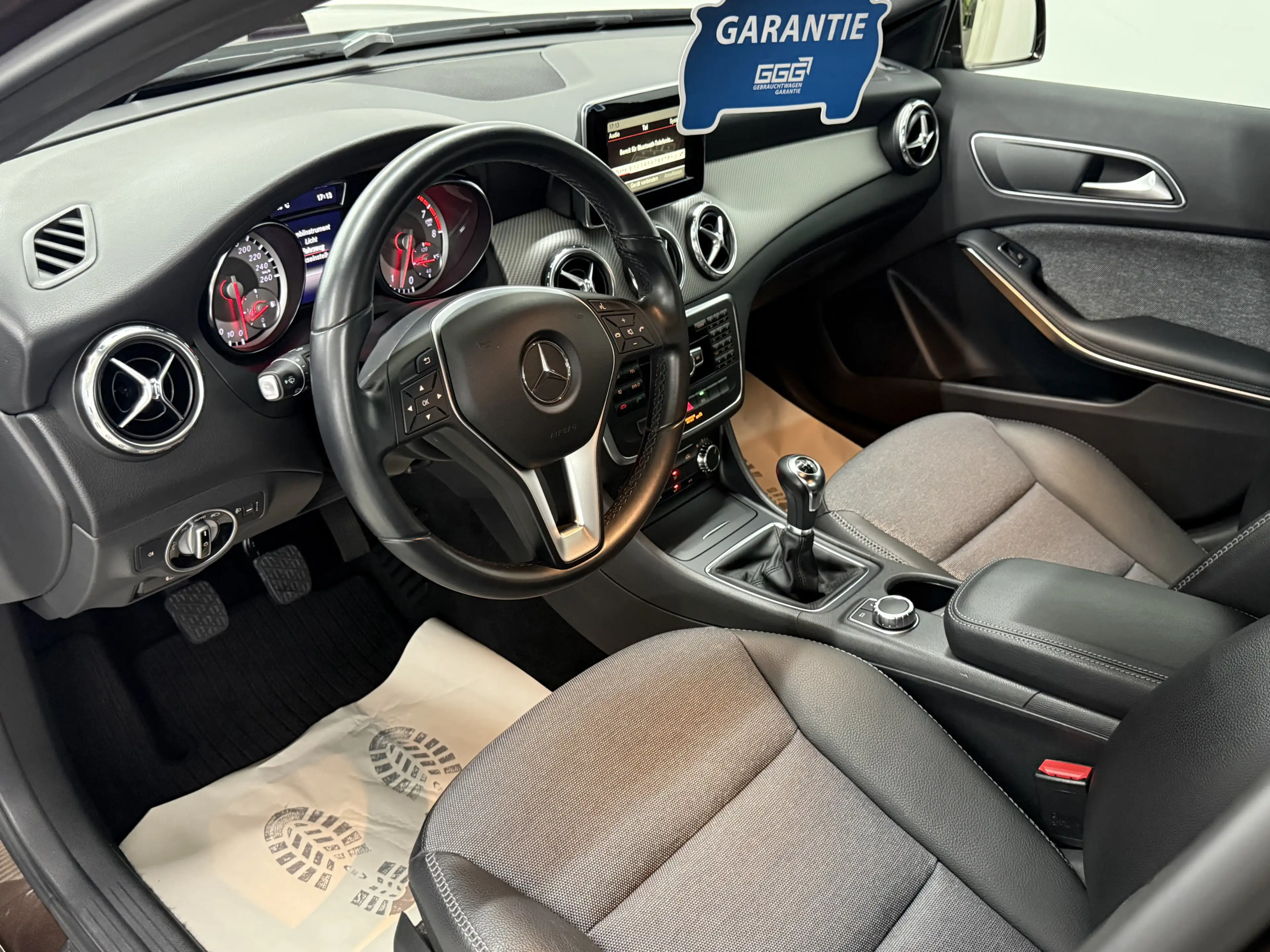 Mercedes-Benz GLA 200 GLA 200 T-Leder HU Service neu Bluetooth — photo 9