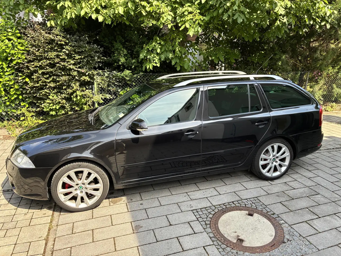 Skoda Octavia Combi 2.0 TDI DPF RS - wenig km / 8-fach bereift Schwarz - 1