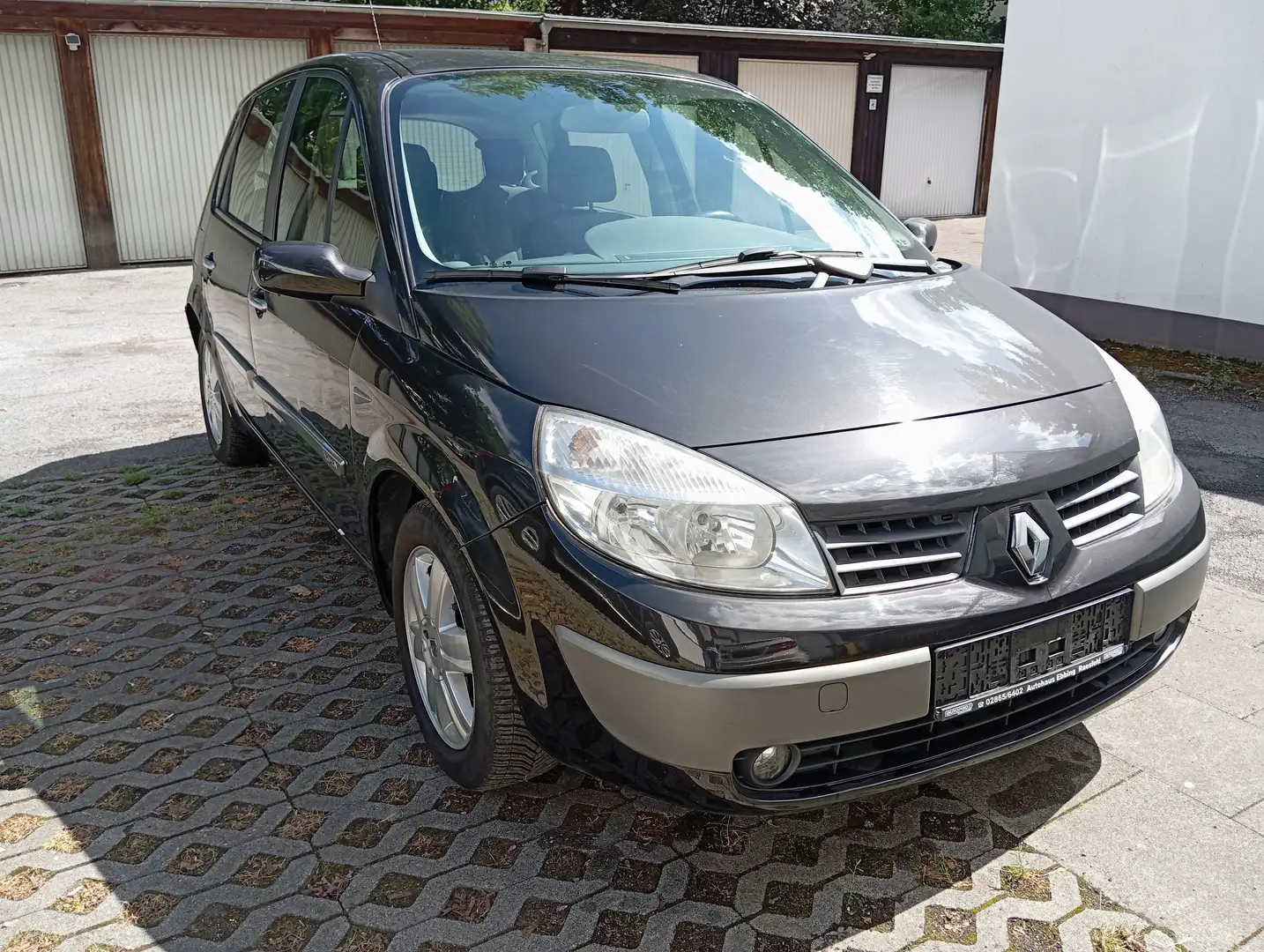 Renault Scenic 1.6 16V Confort Dynamique Schwarz - 2