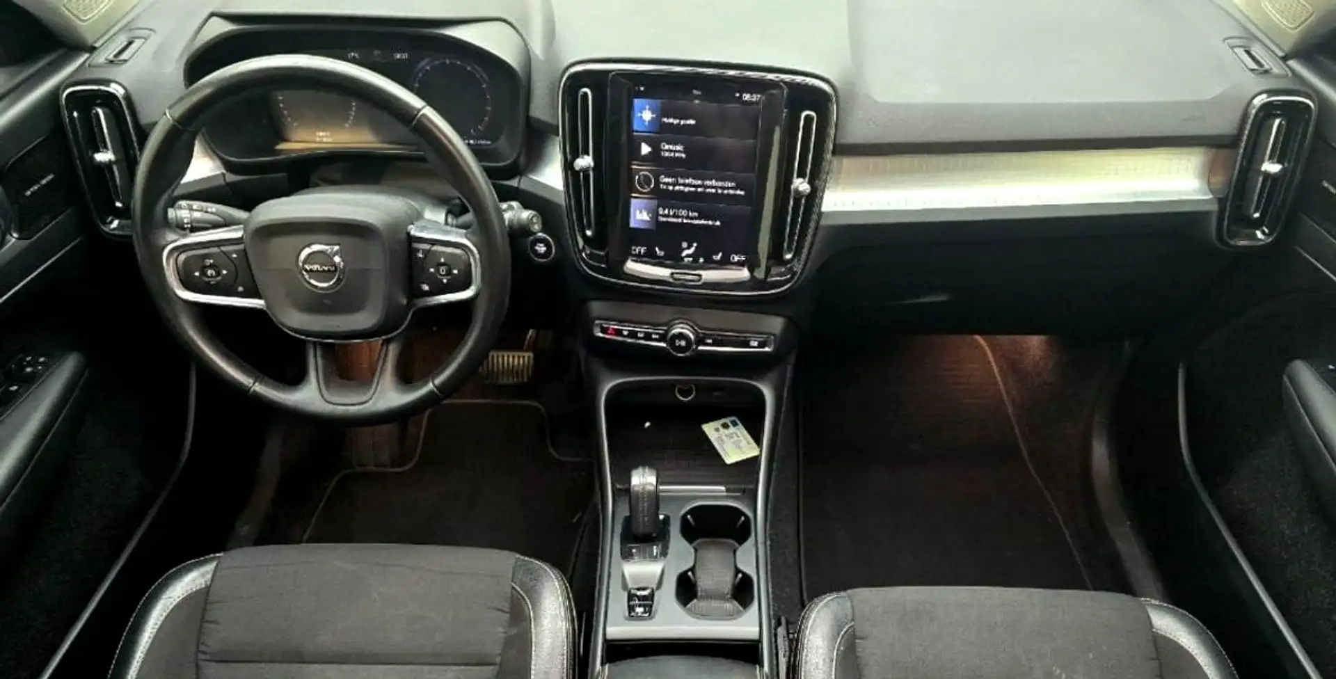 Volvo XC40 2.0 T4 140kW/190pk Aut8 Intro Pro PANORAMADAK + HA Noir - 2