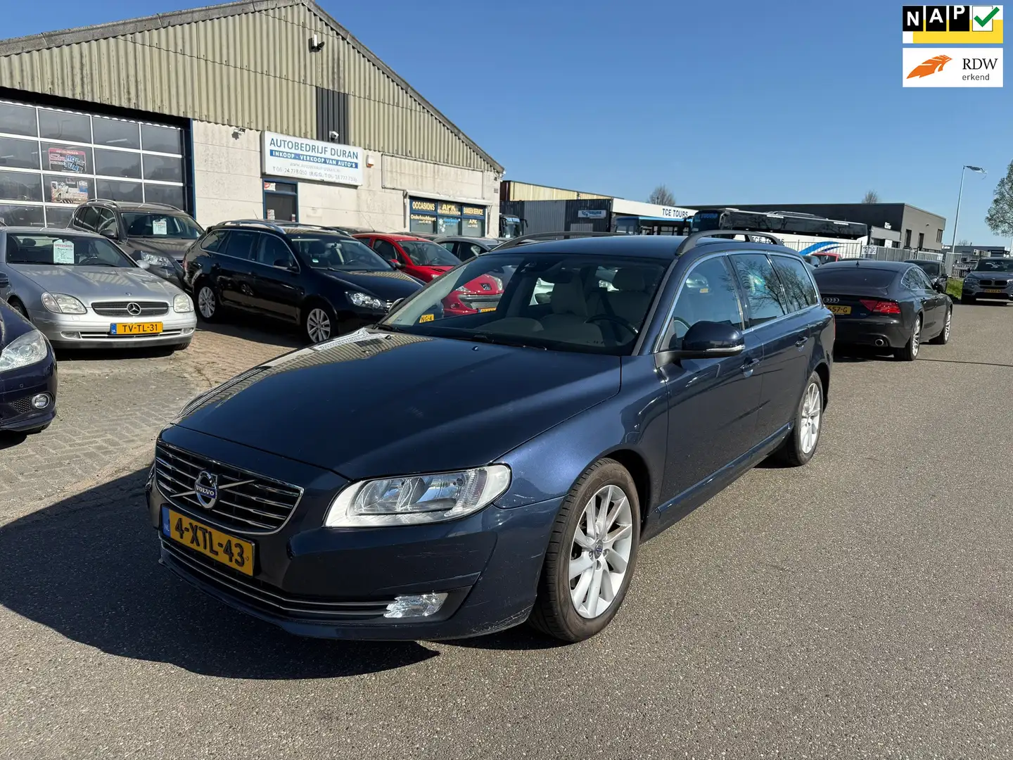 Volvo V70 1.6 D2 Momentum Automaat NAV.+ Clima Bj:2014 NAP! Bleu - 1